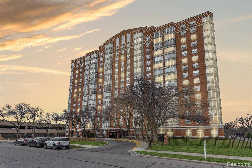 250 E HARBORTOWN Drive 1305, Detroit, MI 48207