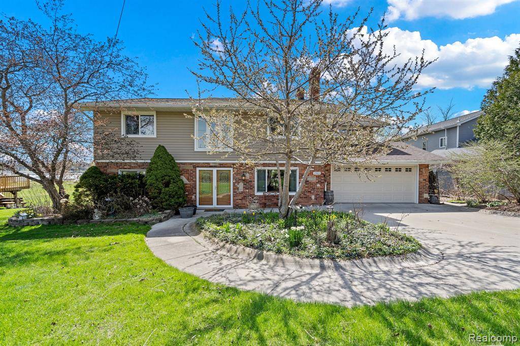2901 School Lake Drive, Brighton Twp, MI 48843