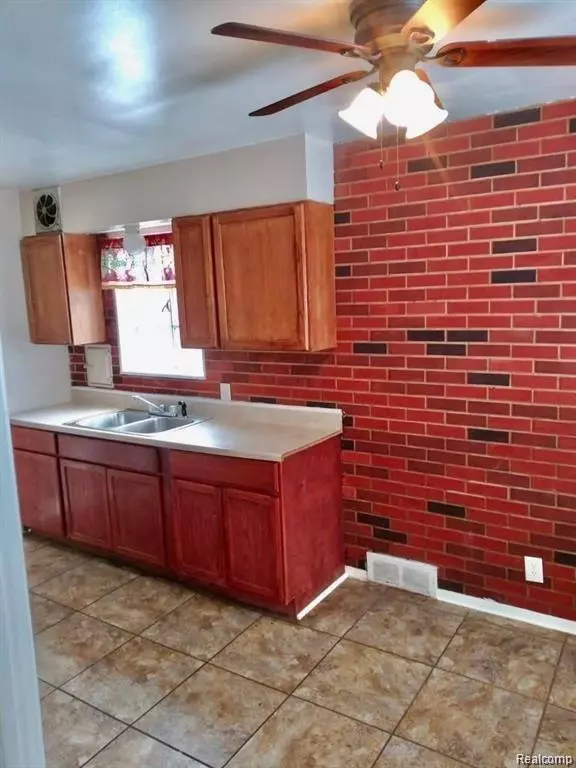 Detroit, MI 48224,11035 WORDEN Street