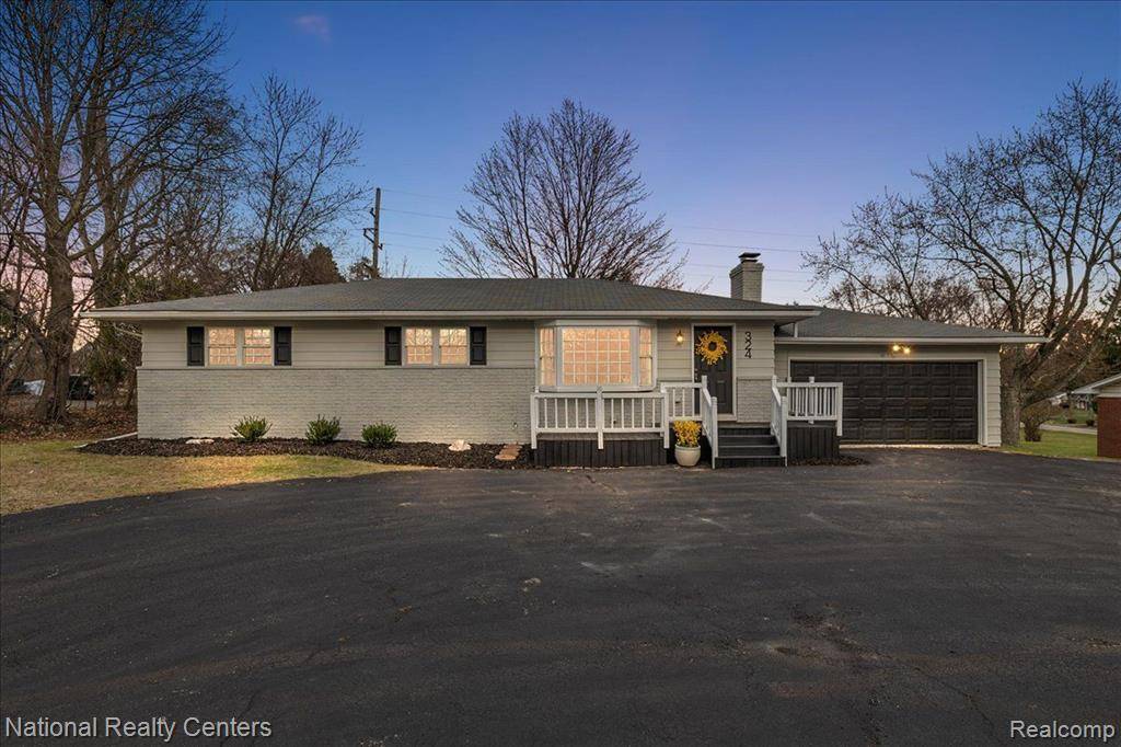 324 BREWSTER Road, Rochester Hills, MI 48309
