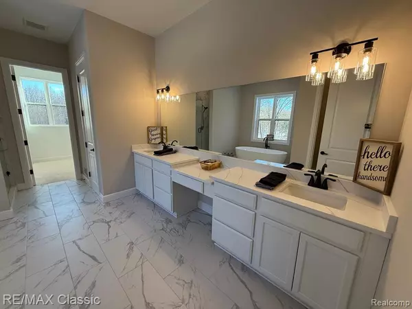 Highland Twp, MI 48357,2323 Canterwood