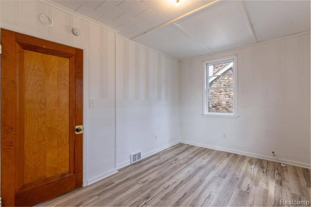Waterford Twp, MI 48328,1691 EASON