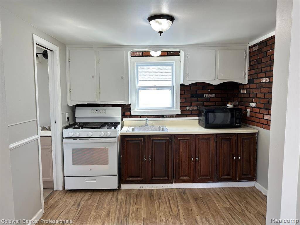 Harper Woods, MI 48225,20918 Hollywood Street