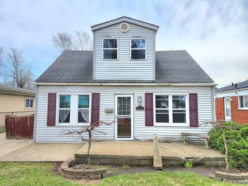 25511 PENNIE Street, Dearborn Heights, MI 48125