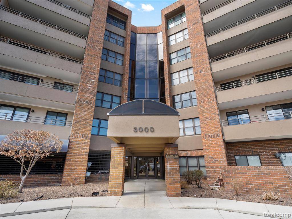 3103 COUNTRY CLUB Drive, St. Clair Shores, MI 48082