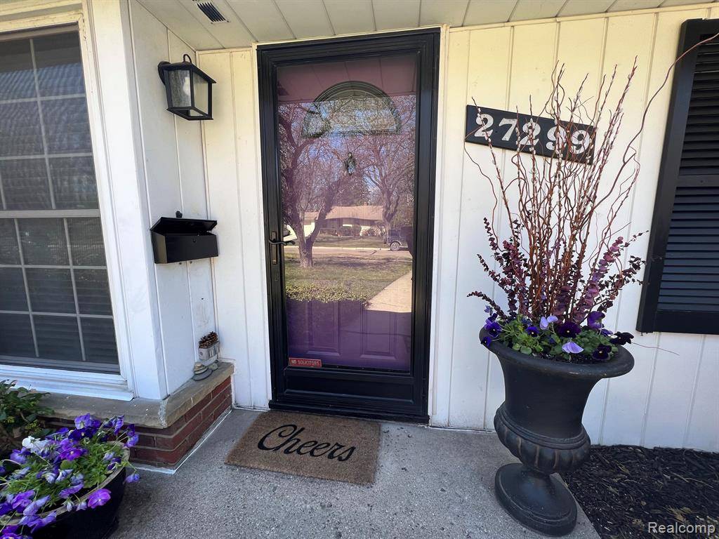 Southfield, MI 48076,27299 RED LEAF Lane