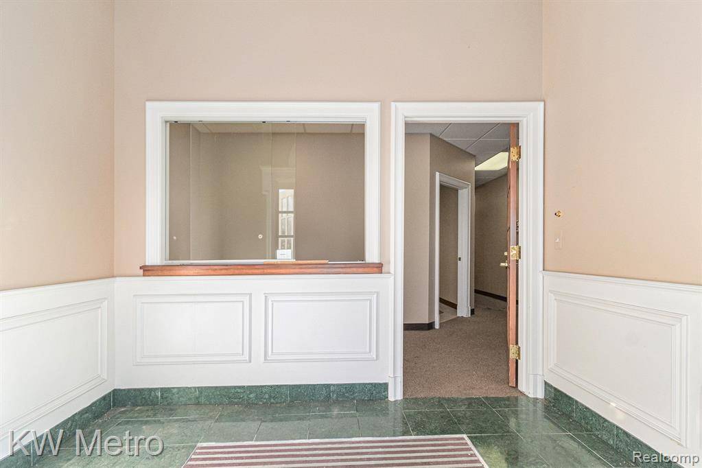 Royal Oak, MI 48067,27332 Woodward Avenue 200