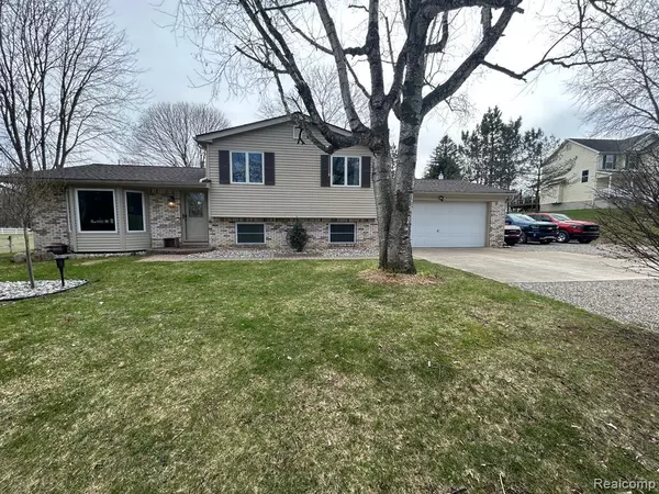 13575 RATTALEE LAKE Road, Springfield Twp, MI 48350