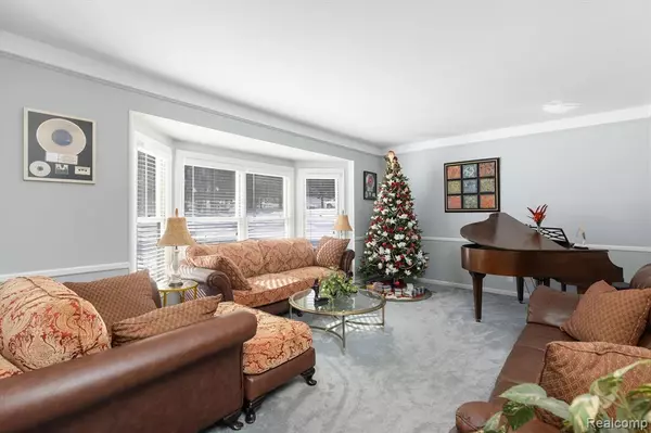 Farmington Hills, MI 48336,25716 RIDGEWOOD Drive
