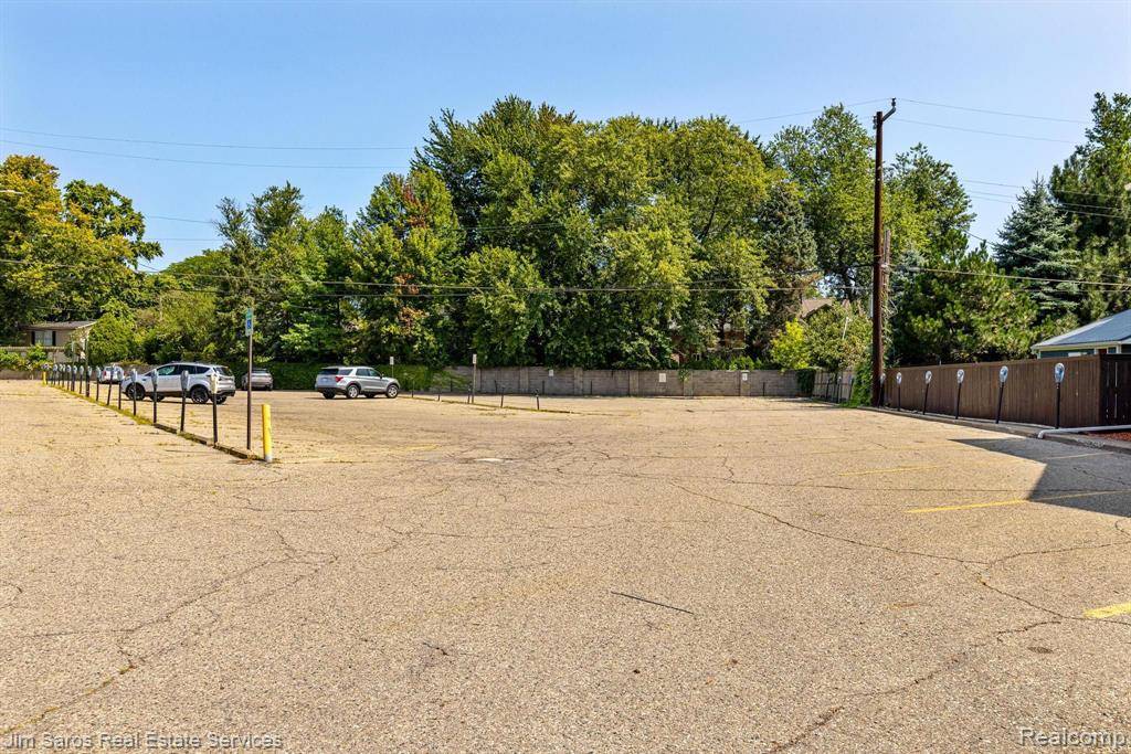 Grosse Pointe, MI 48230,17770 MACK Avenue