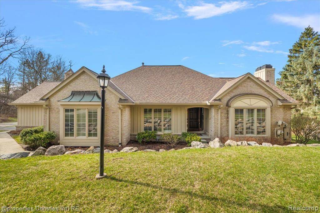 2408 Hickory Glen Drive, Bloomfield Hills, MI 48304