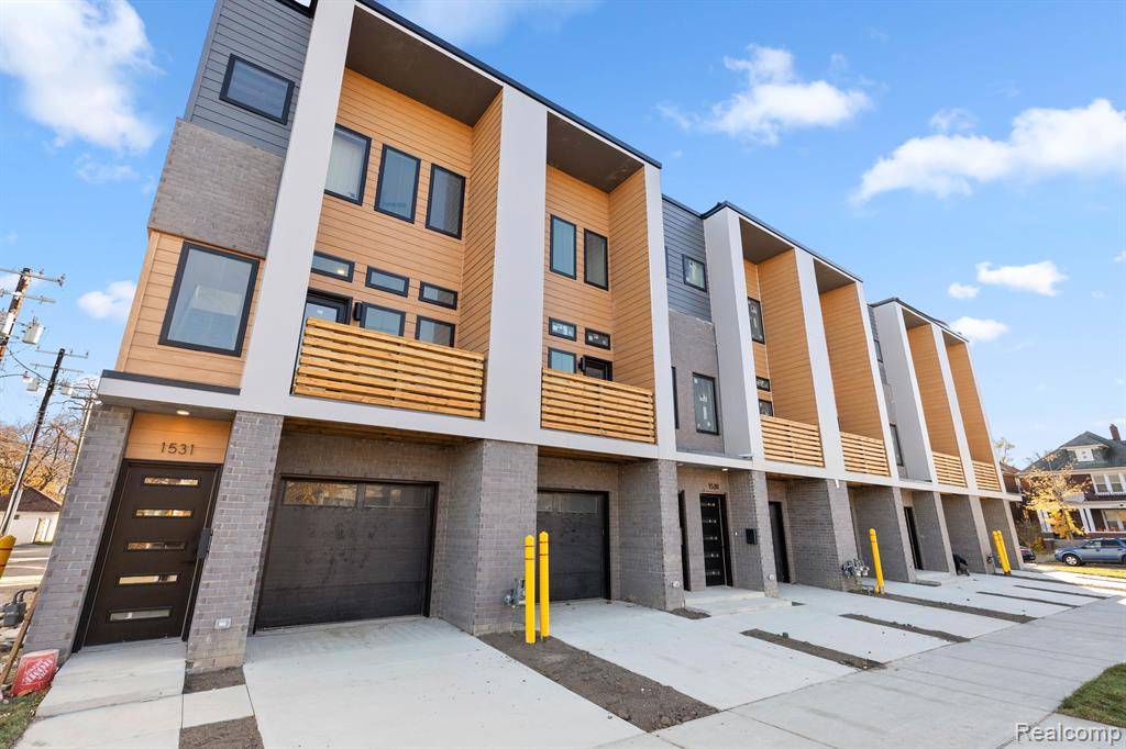 1713 Pallister 27, Detroit, MI 48206