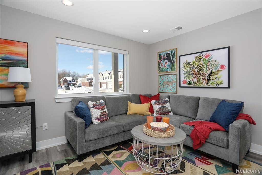 Troy, MI 48085,4852 Parkside Lane