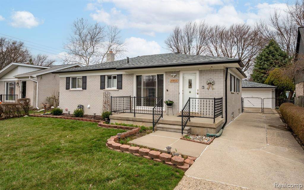23807 LAKEWOOD Street, St. Clair Shores, MI 48082