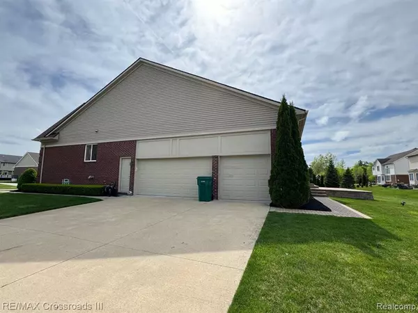 Van Buren Twp, MI 48111,13691 BASSWOOD Circle