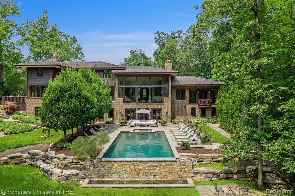 803 Canterbury Crescent, Bloomfield Hills, MI 48304
