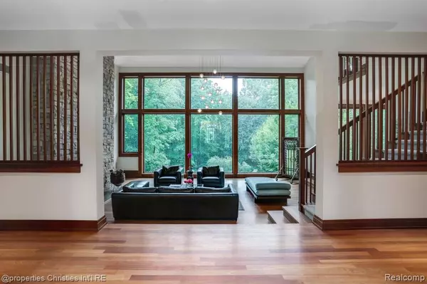 Bloomfield Hills, MI 48304,803 Canterbury Crescent