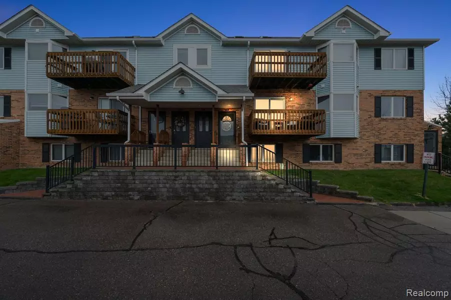 243 Pinewood Circle, Plymouth, MI 48170