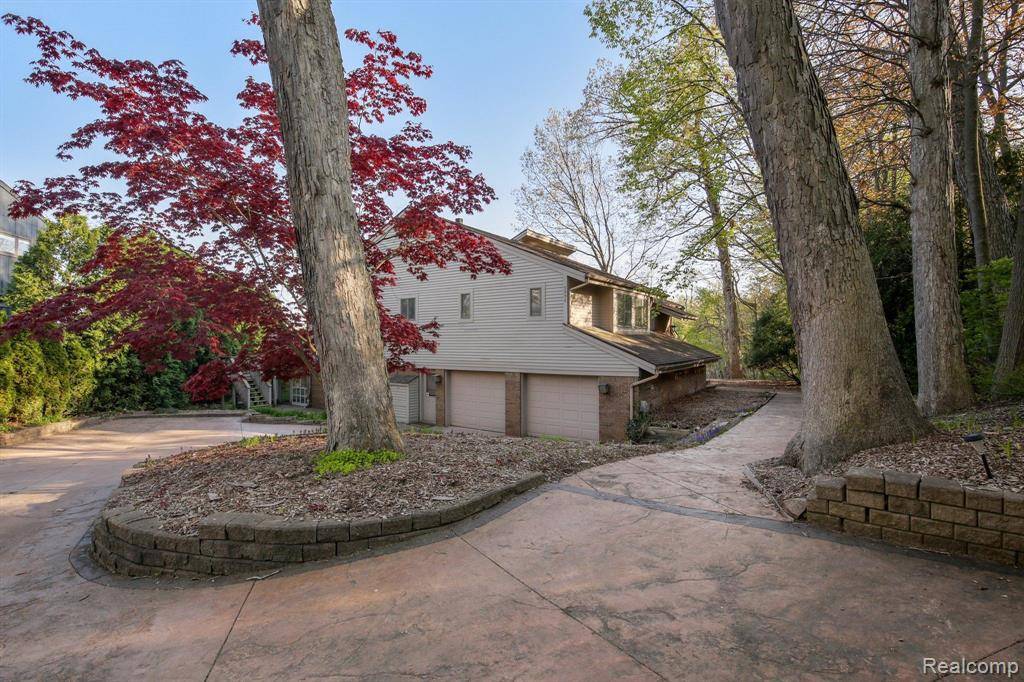 2996 LOON LAKE SHORES Road, Waterford Twp, MI 48329
