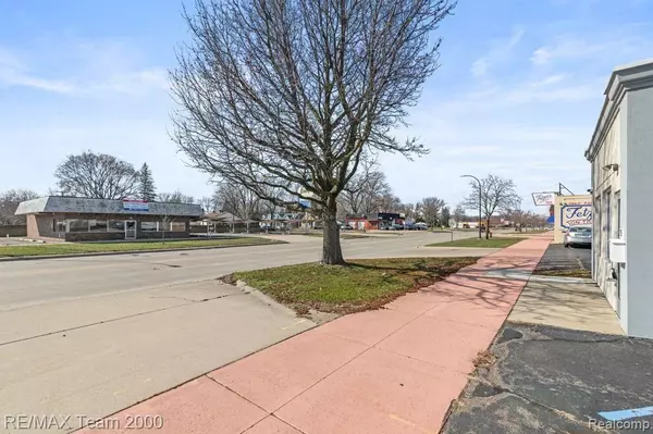 Dearborn Heights, MI 48125,5153 S Beech Daly Street