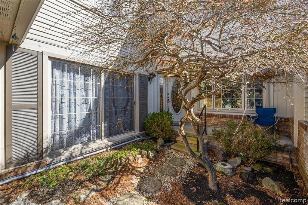 West Bloomfield Twp, MI 48322,6906 Pebblecreek Woods Drive