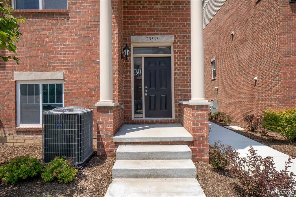25549 GRANDVIEW Lane 6 31, Novi, MI 48375