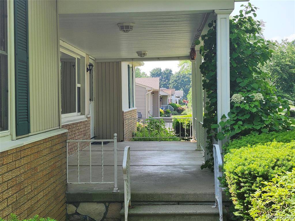 Waterford Twp, MI 48328,1260 HIRA Street