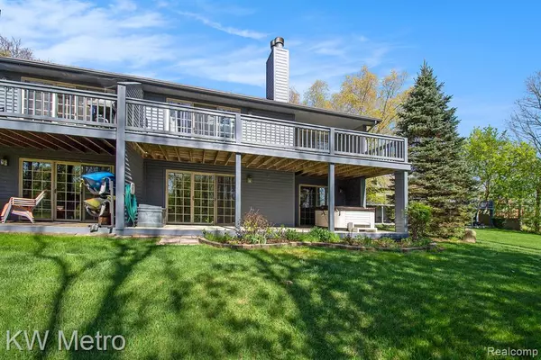 11183 BAYSHORE Court, Springfield Twp, MI 48348