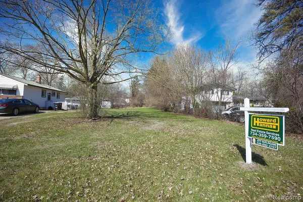 15539 GREEN LANE Avenue, Livonia, MI 48154