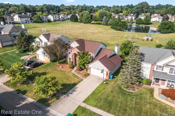 Commerce Twp, MI 48390,2000 TWIN SUN Circle