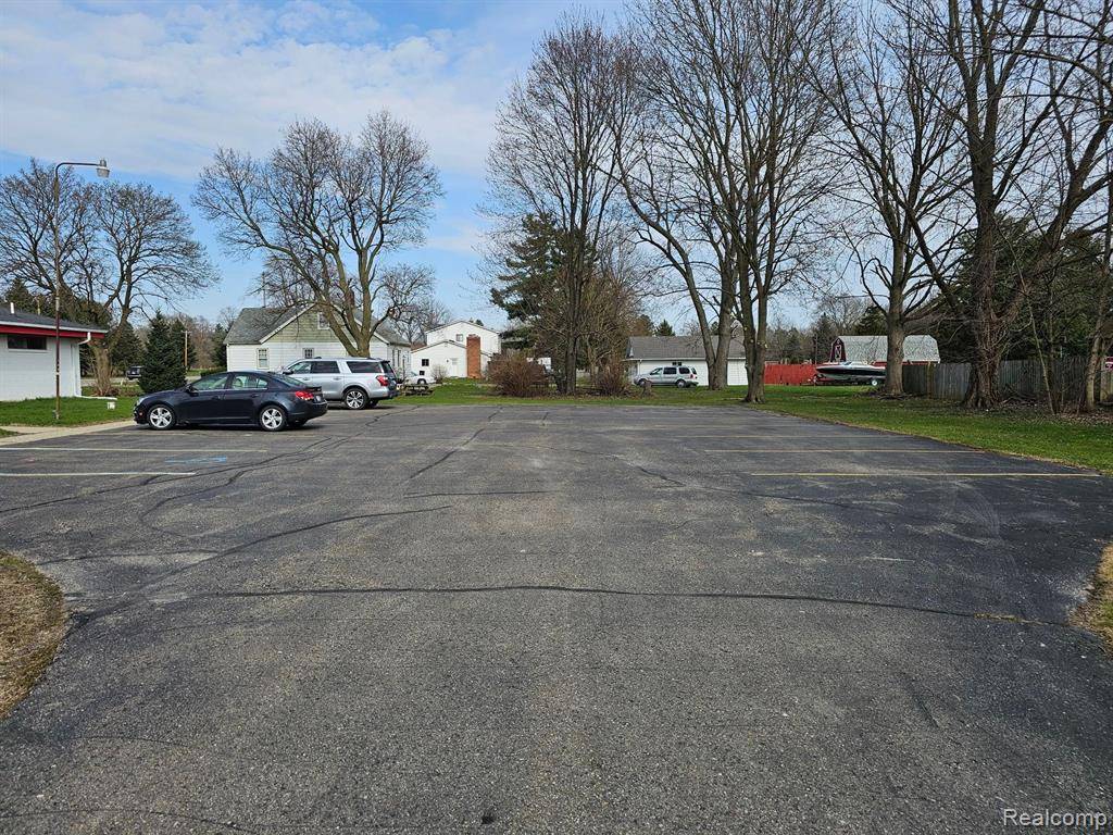 Burton, MI 48509,5204 DAVISON Road