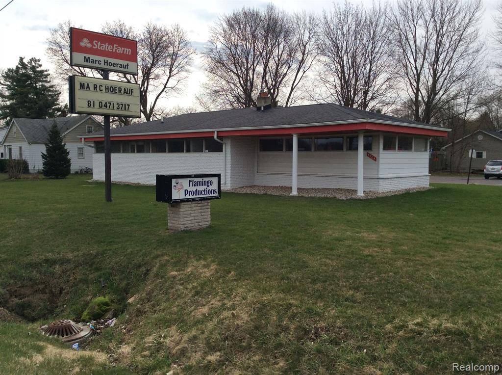 5204 DAVISON Road, Burton, MI 48509