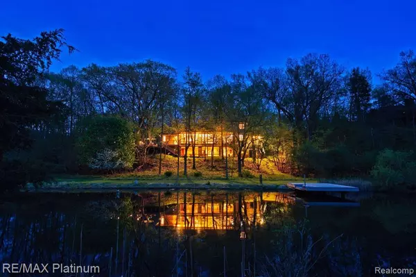5519 GREAT HAWK Circle, Ann Arbor, MI 48105