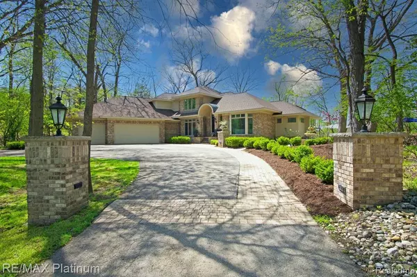 Ann Arbor, MI 48105,5519 GREAT HAWK Circle