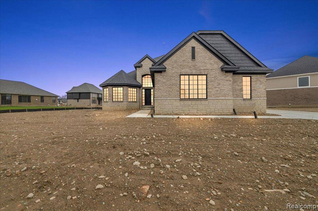 682 Westlake Avenue, Oxford Twp, MI 48371