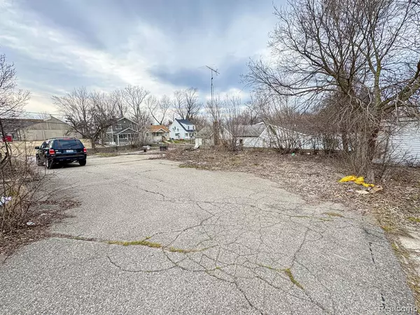 Flint, MI 48503,2614 CORUNNA Road