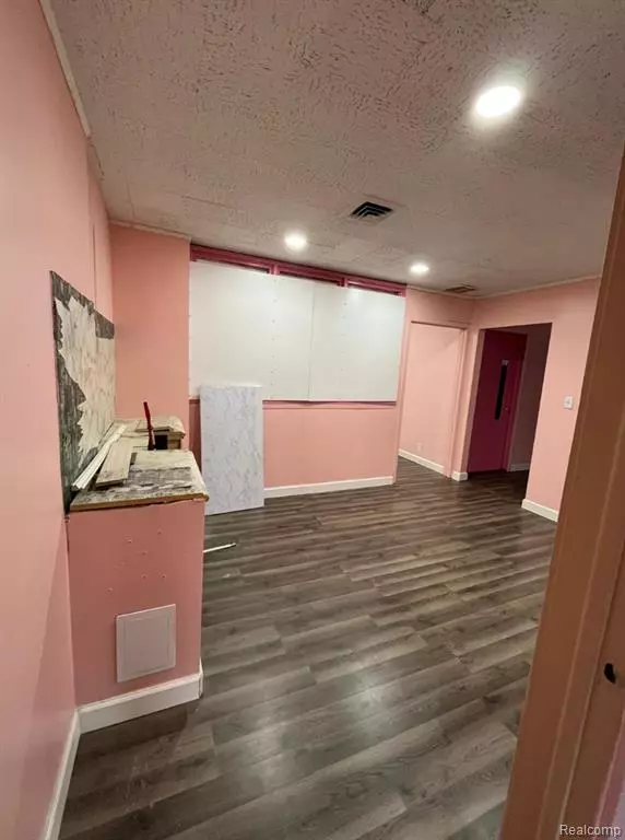 Southfield, MI 48075,25820 Southfield Road Road 103