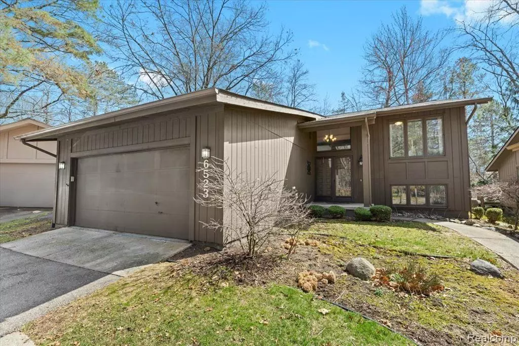 West Bloomfield Twp, MI 48324,6523 BLUE SPRUCE