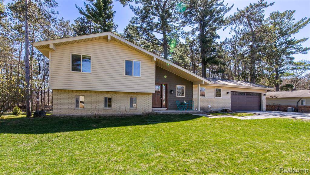 1915 GLEN IRIS Drive, Commerce Twp, MI 48382