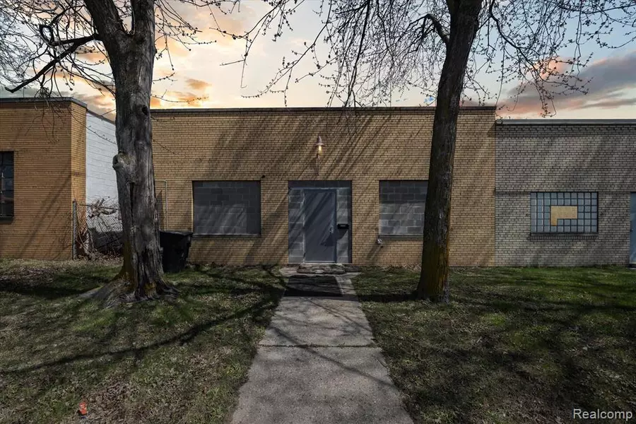 13560 Auburn Street, Detroit, MI 48223