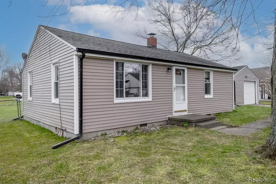 2507 EUGENE Street, Burton, MI 48519
