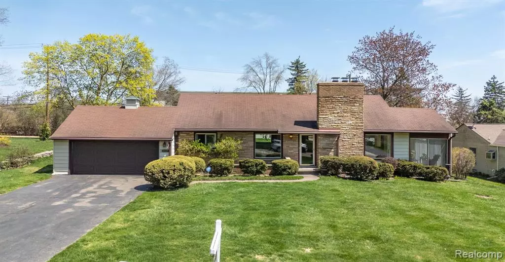 2429 BRATTON Avenue, Bloomfield Twp, MI 48302