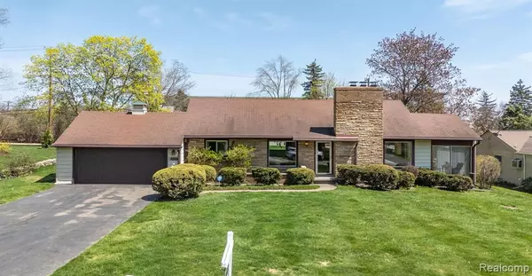 Bloomfield Twp, MI 48302,2429 BRATTON Avenue