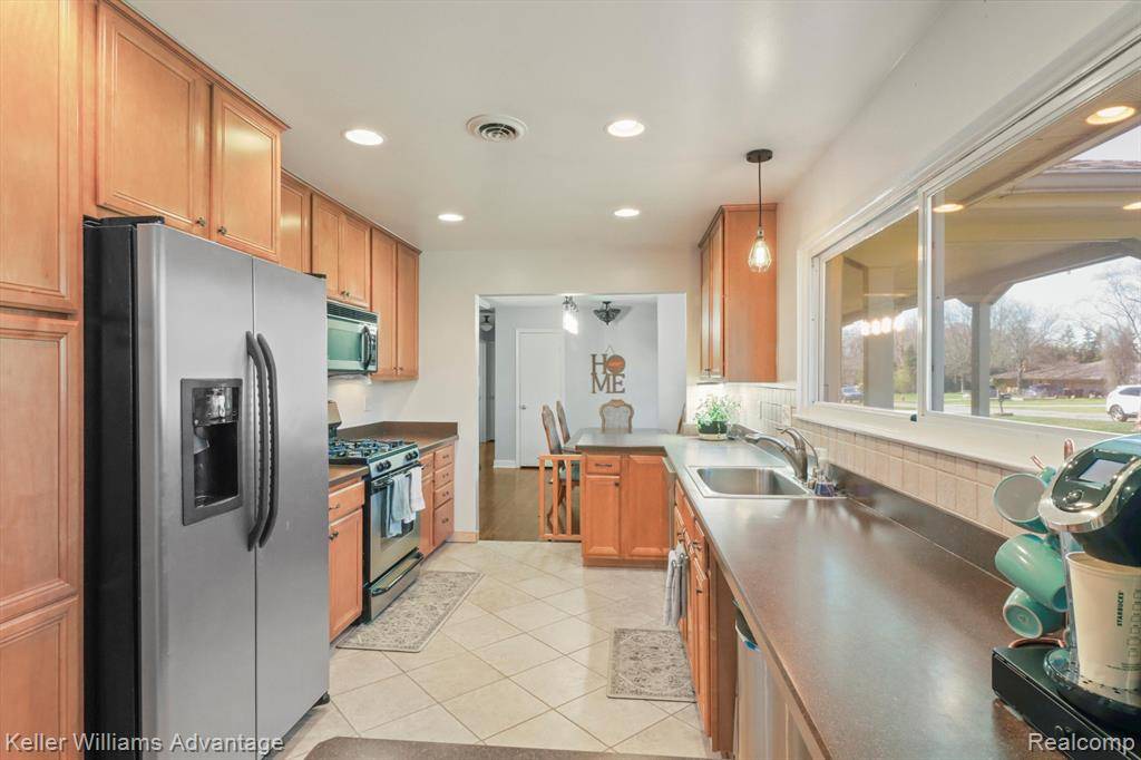 28312 GREEN CASTLE Road, Farmington Hills, MI 48334