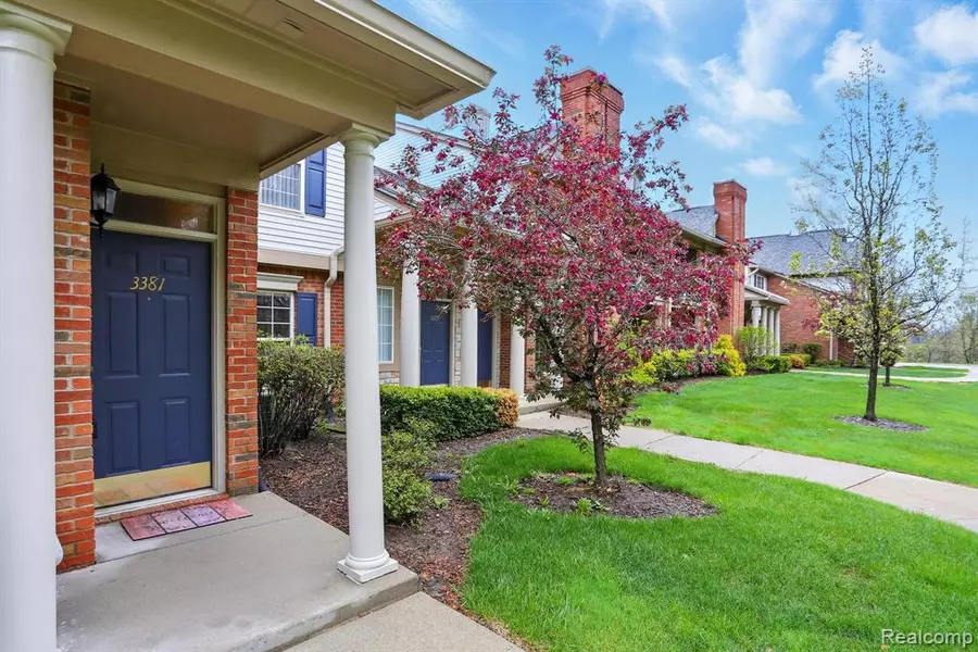 3381 Tremonte Circle S Unit 210, Oakland Twp, MI 48306