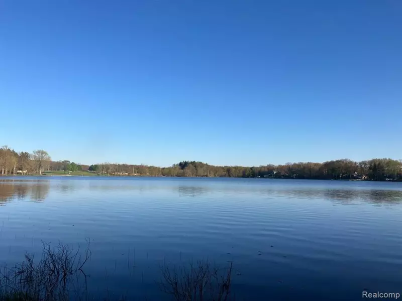 2226 Shoreline Drive, Oregon Twp, MI 48446