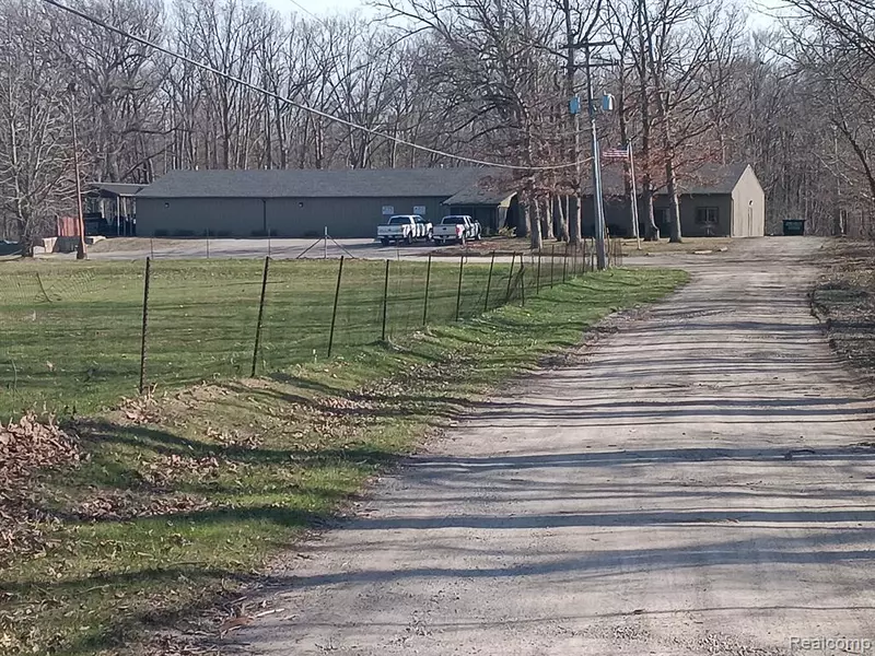 3332 E BRISTOL Road, Burton, MI 48529