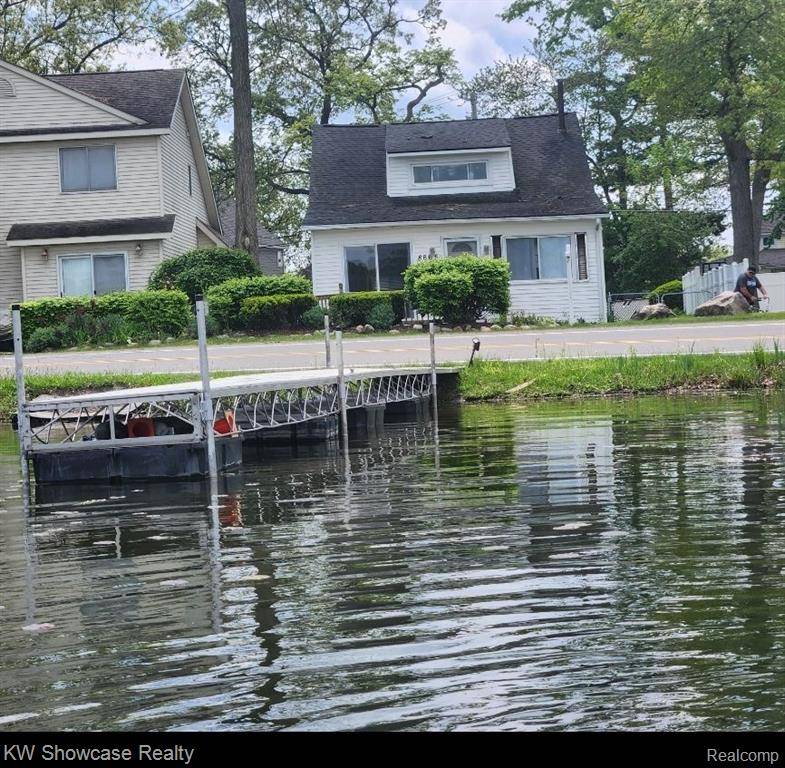 8665 Cooley Lake Road, Commerce Twp, MI 48382