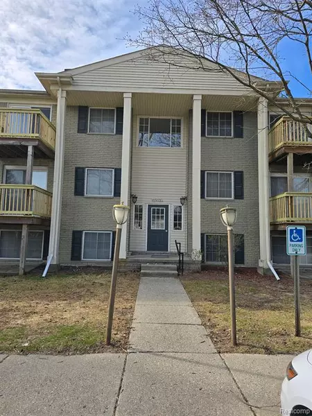 45270 KEDING Street 103, Utica, MI 48317