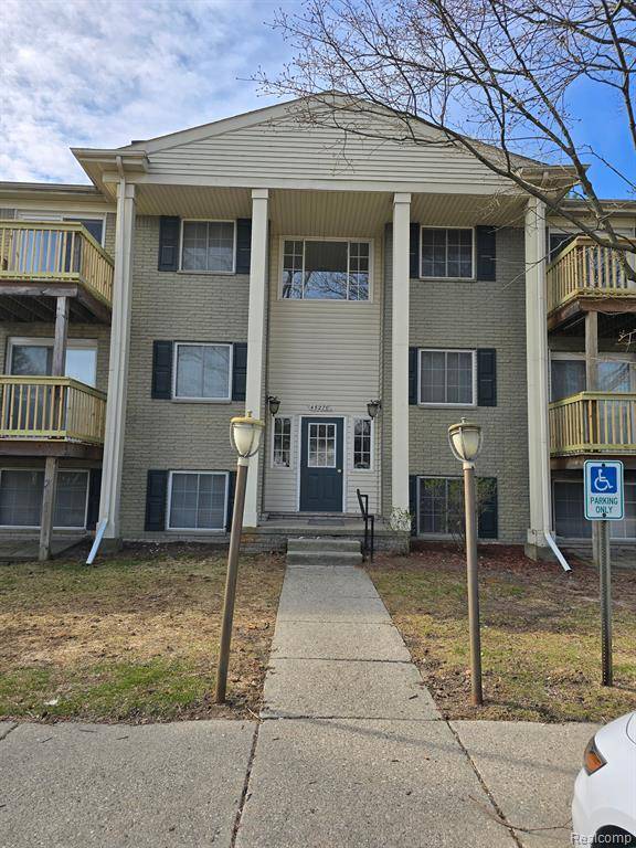 45270 KEDING Street 103, Utica, MI 48317